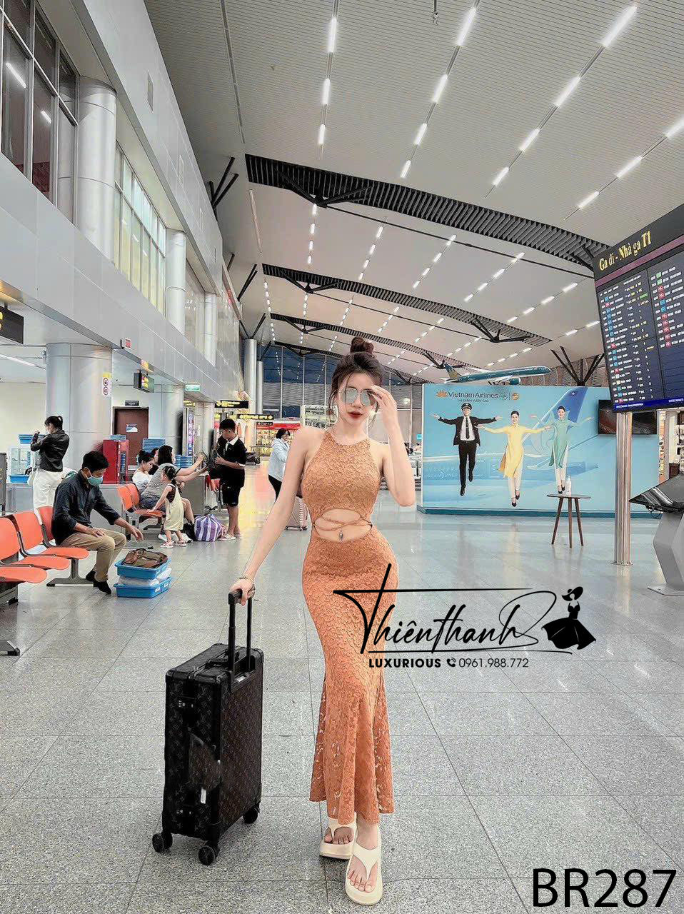 Đầm Body Dài Cổ Yếm Khoét Bụng