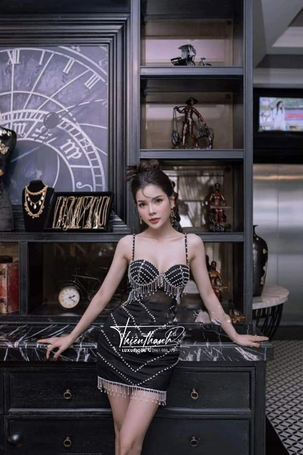 Đầm TK Hai Dây Ngắn Đính Đá Chữ V Tua Rua