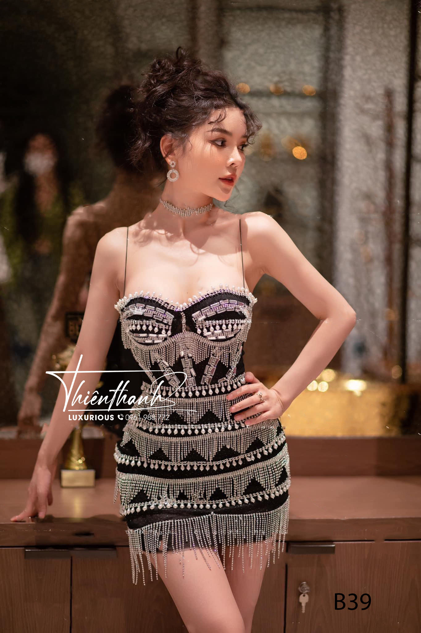 Đầm TK Ngắn Cúp Ngực Đính Đá Tua Rua Mũi Nhọn