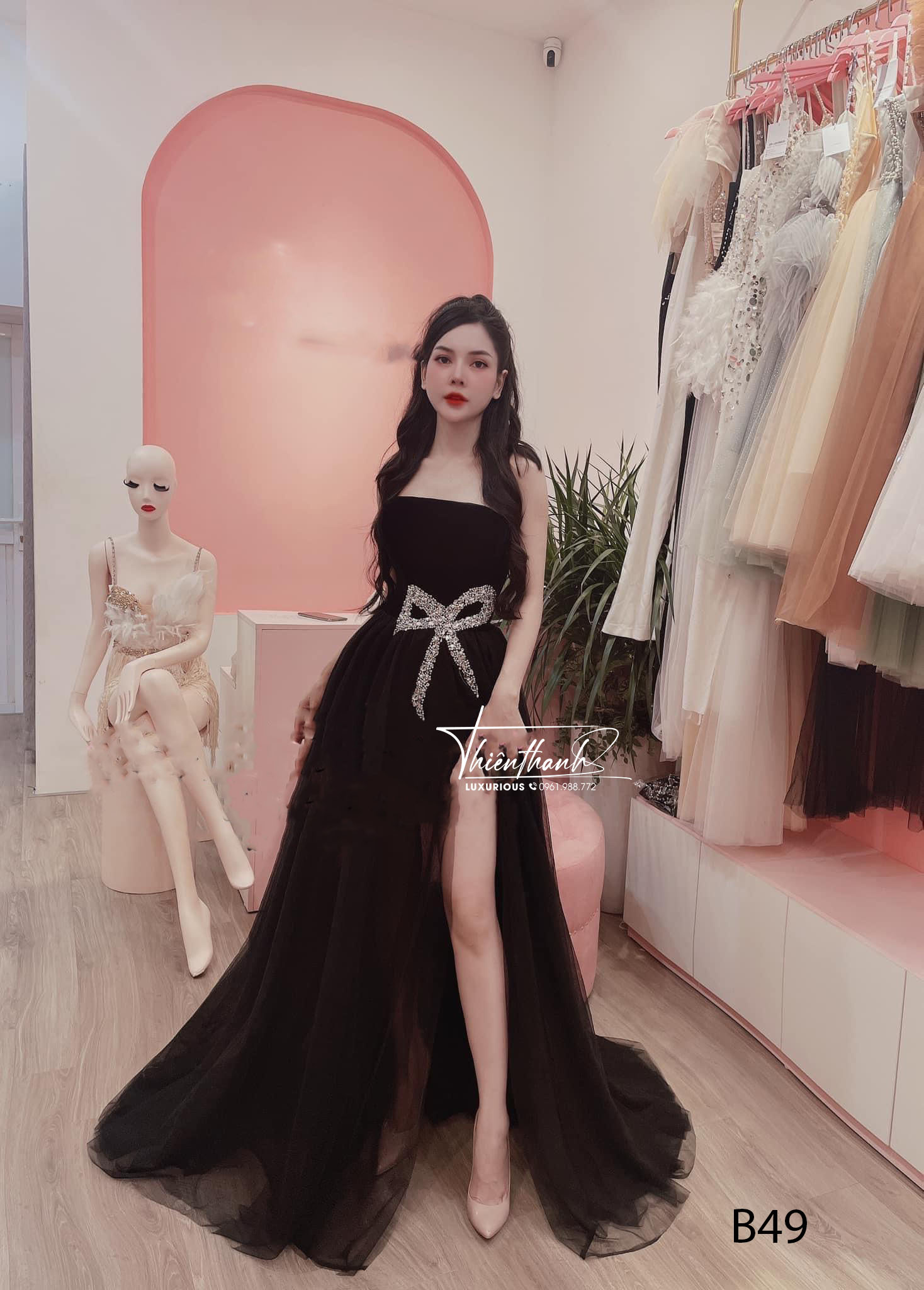 Đầm TK Dài Cúp Ngực Xẻ Tà Đính Đá Hình Nơ