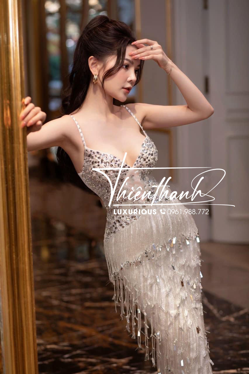 Đầm TK Dài Hai Dây Rua Tua Đính Đá Xẻ Tà