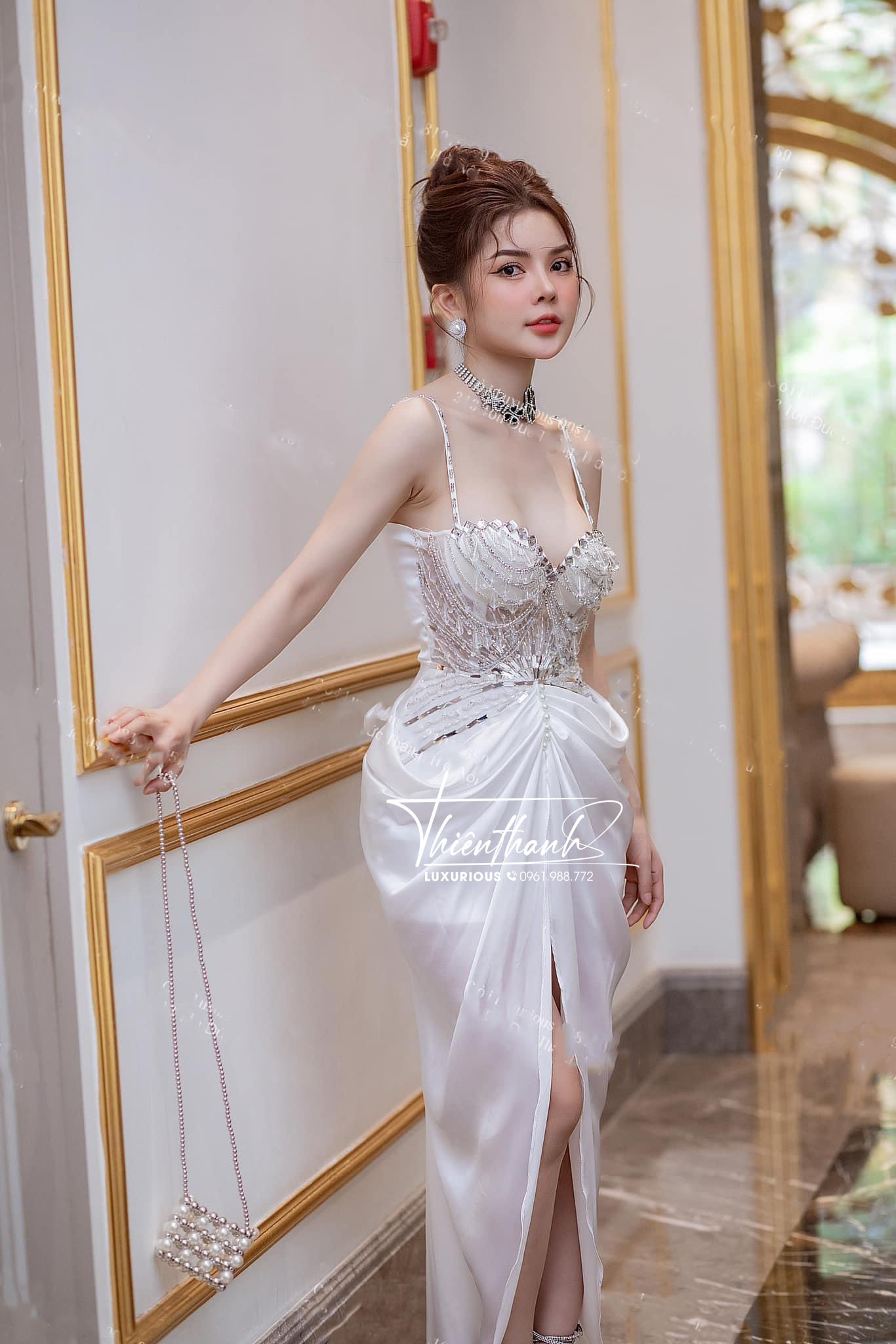 Đầm TK Dài Hai Dây Đính Kết Nhún Xẻ Tà