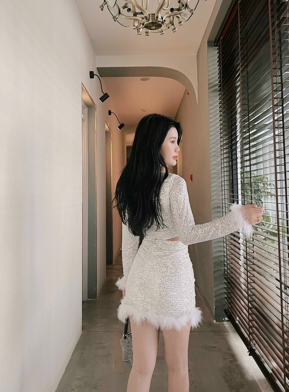 Set Áo Tay Dài Kim Sa Phối Chân  Váy Chữ A Viền Lông