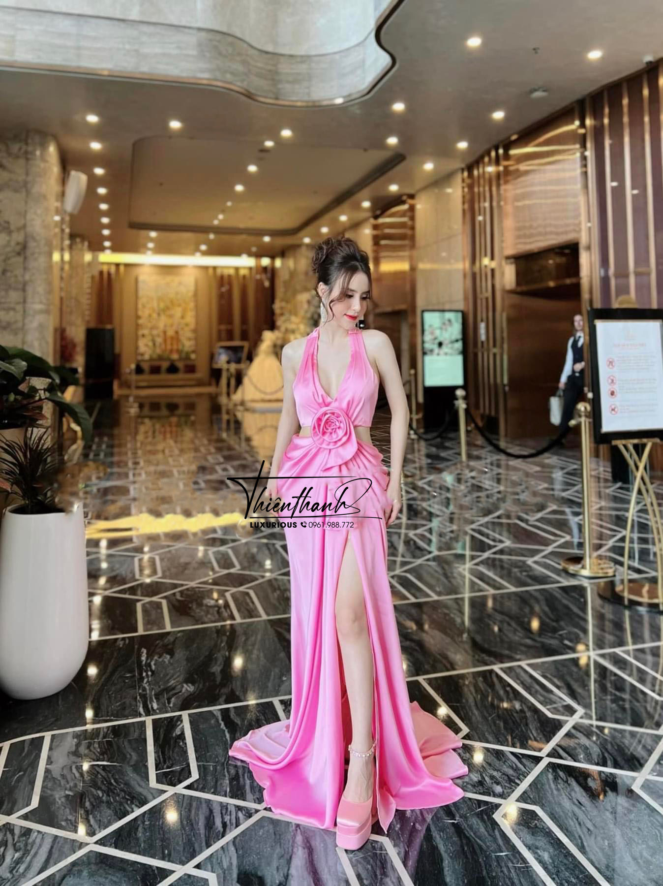 Đầm TK Dài Khoét Eo Hoa Hồng Xẻ Tà
