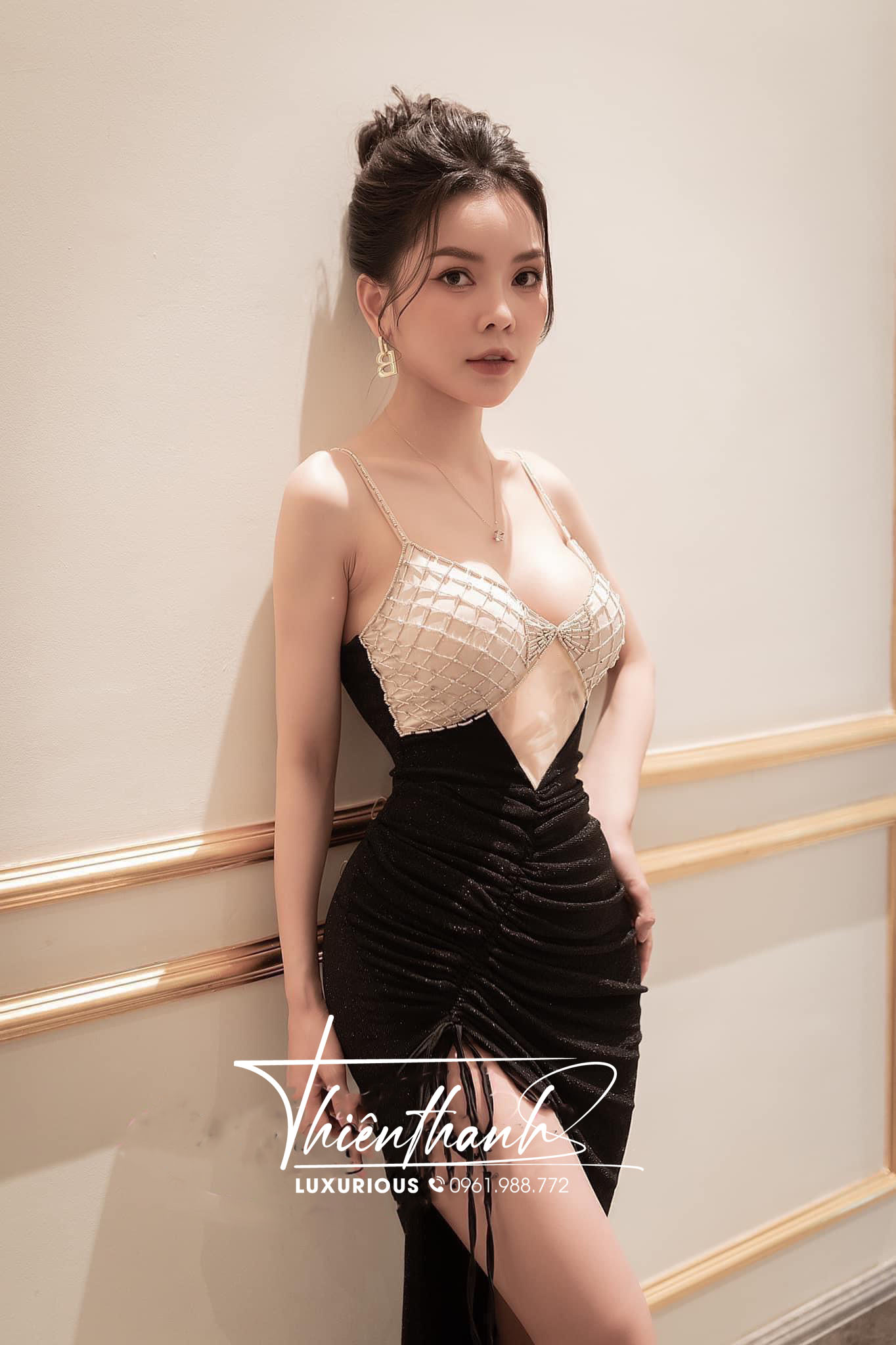 Đầm TK Dài Hai Dây Rút Eo Xẻ Tà Khoét Bụng