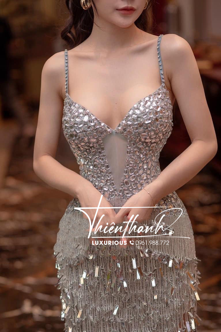 Đầm TK Dài Hai Dây Rua Tua Đính Đá Xẻ Tà