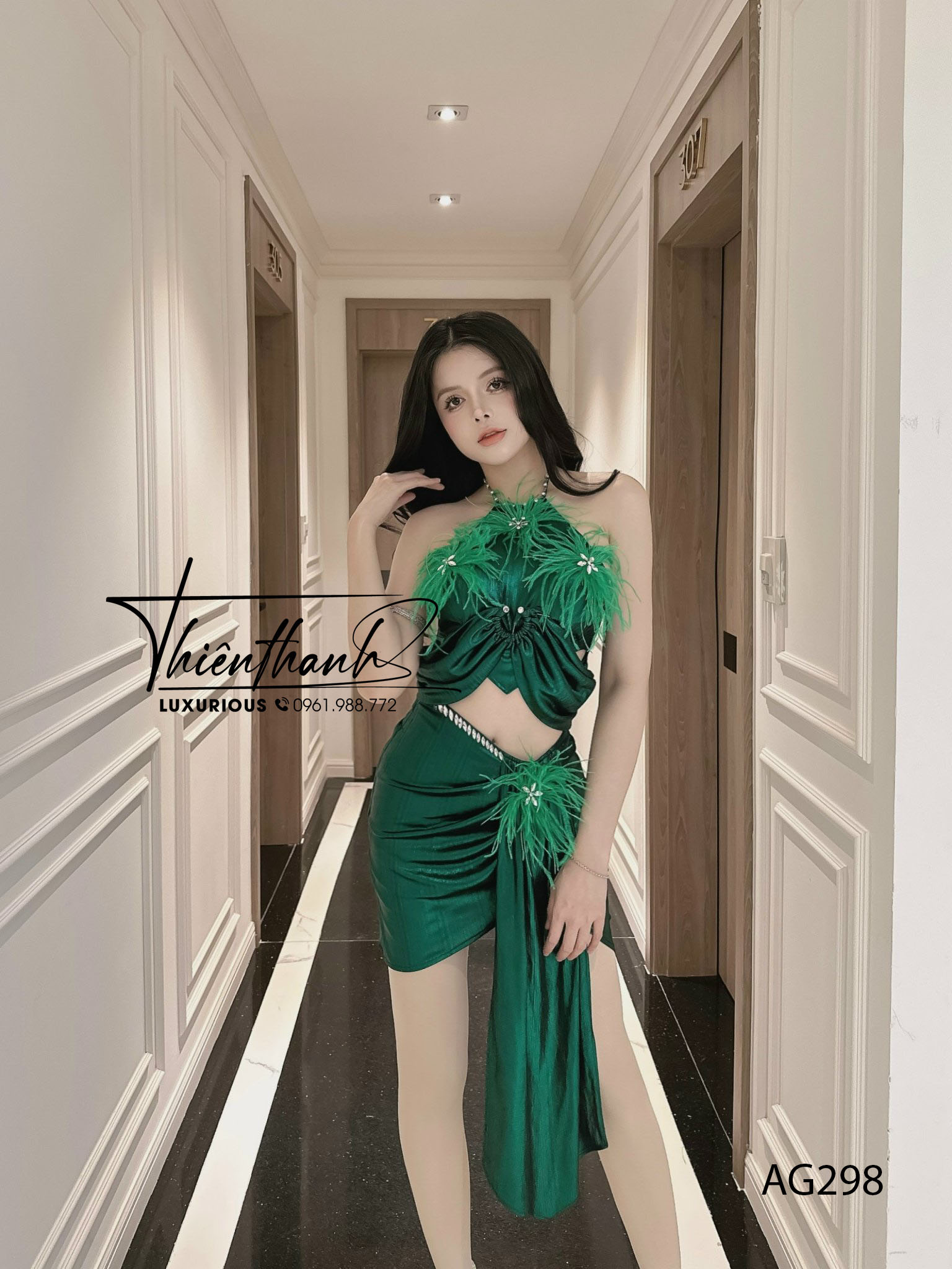 Đầm TK Ngắn Cổ Yếm Khoét Eo Kiểu Thái