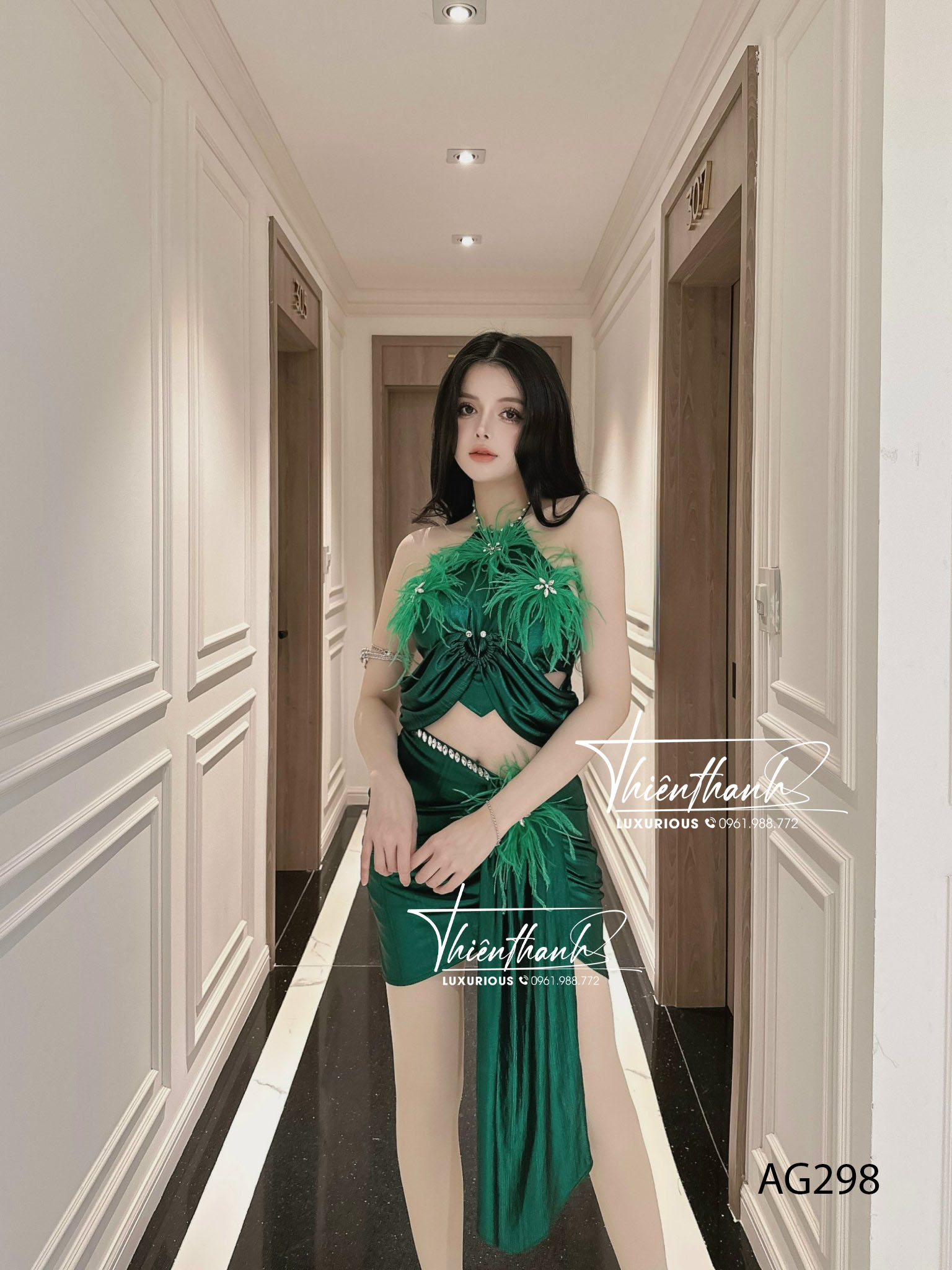 Đầm TK Ngắn Cổ Yếm Khoét Eo Kiểu Thái