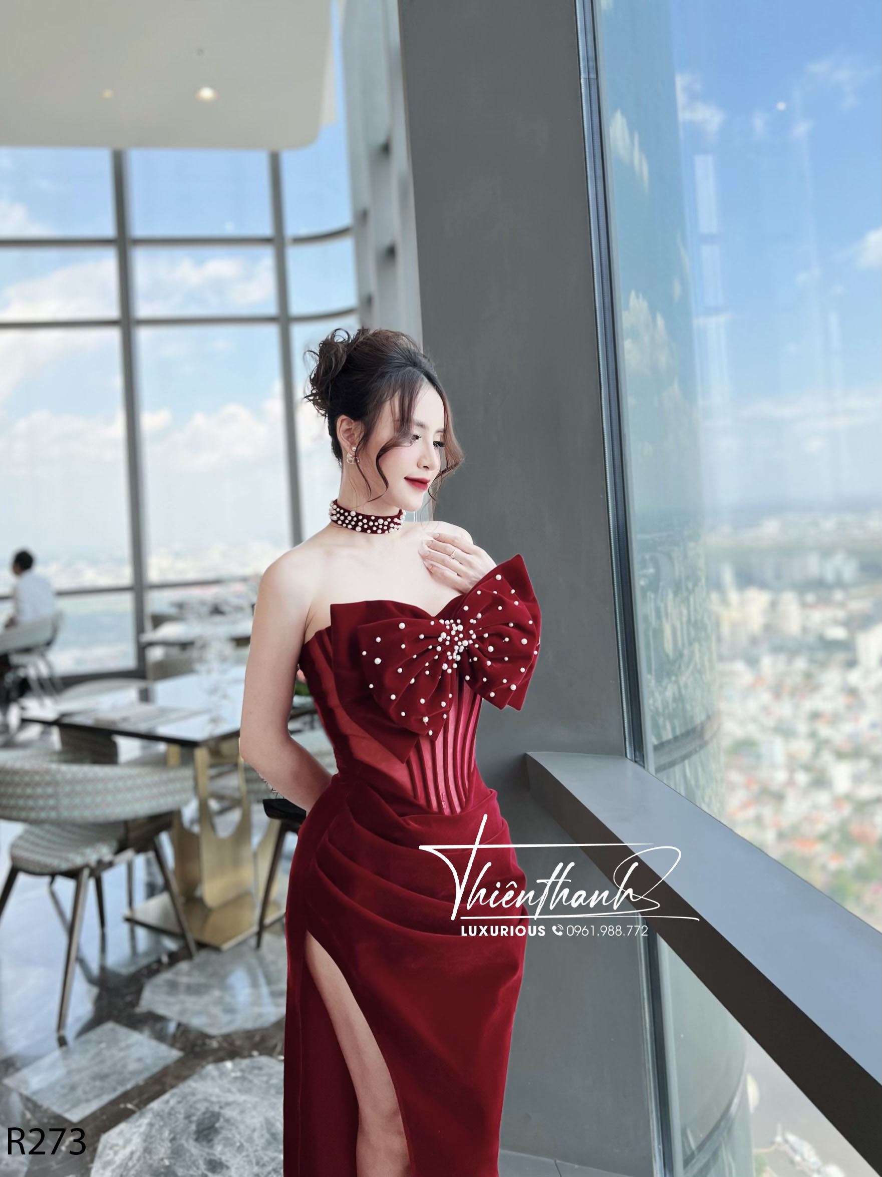 Đầm TK Dài Nhung Cứng Đính Cườm Ôm Eo Dáng Dài Xẻ Tà