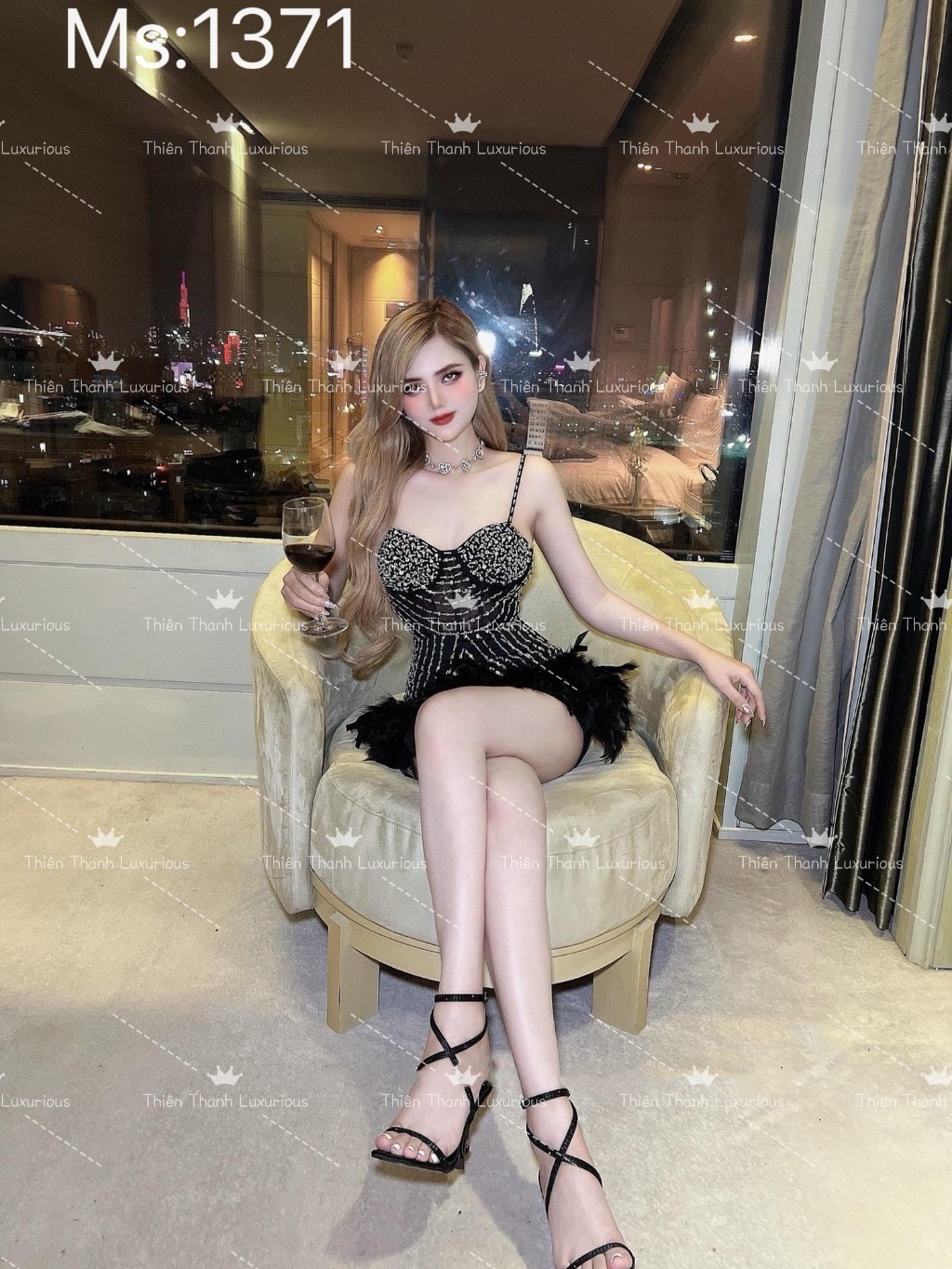 Đầm TK Hai Dây Ngắn Lông Vũ Đính Cườm
