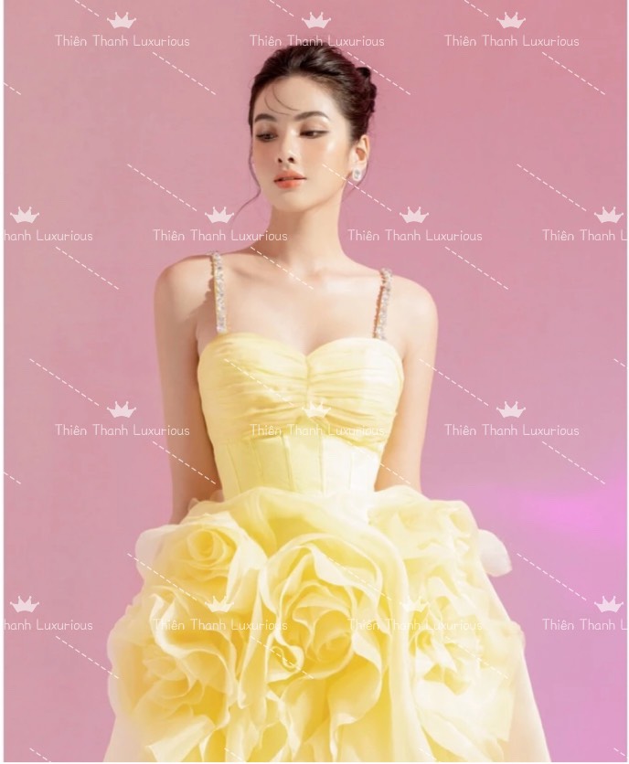 Đầm TK Ngắn Xoắn Hoa Hồng Vàng Dây Đá Vai