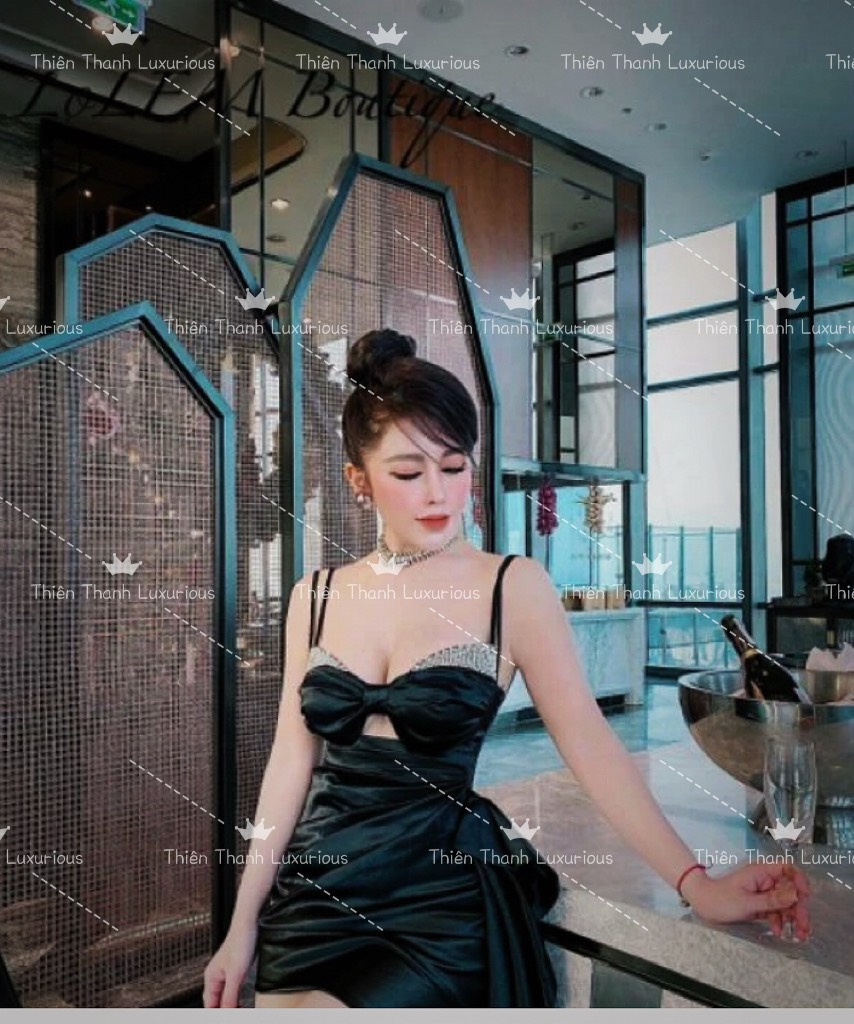 Đầm TK Ngắn Body Đen Thiết Kế Cúp Ngực Kết Đá