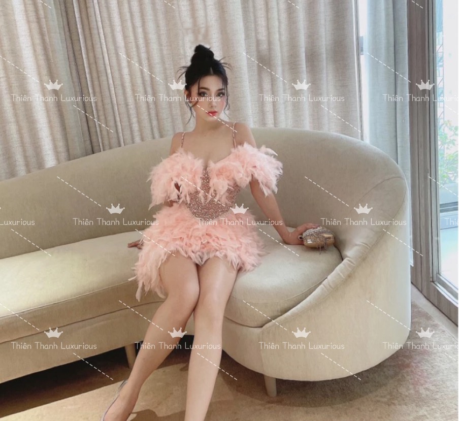 Đầm TK Ngắn Cúp Ngực 2 Dây Dáng Xoè Lông Vũ Đính Đá