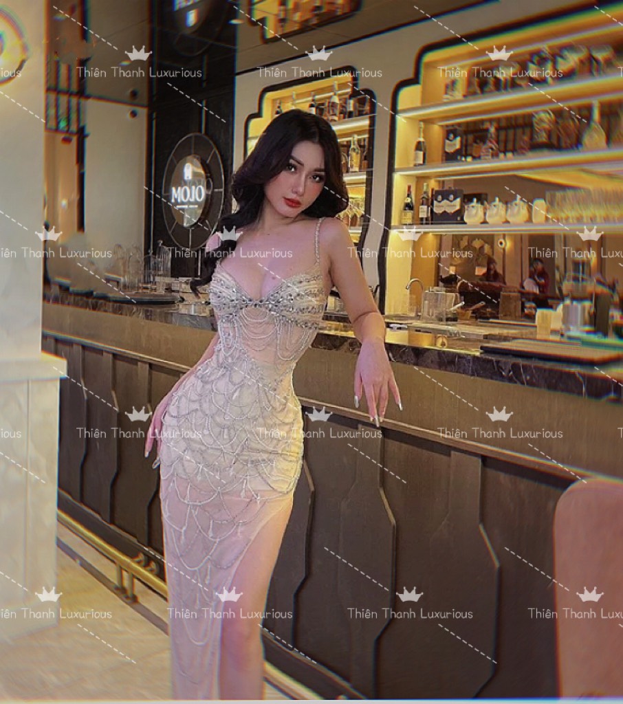 Đầm Hai Dây Dài Xẻ Tà Đính Kết