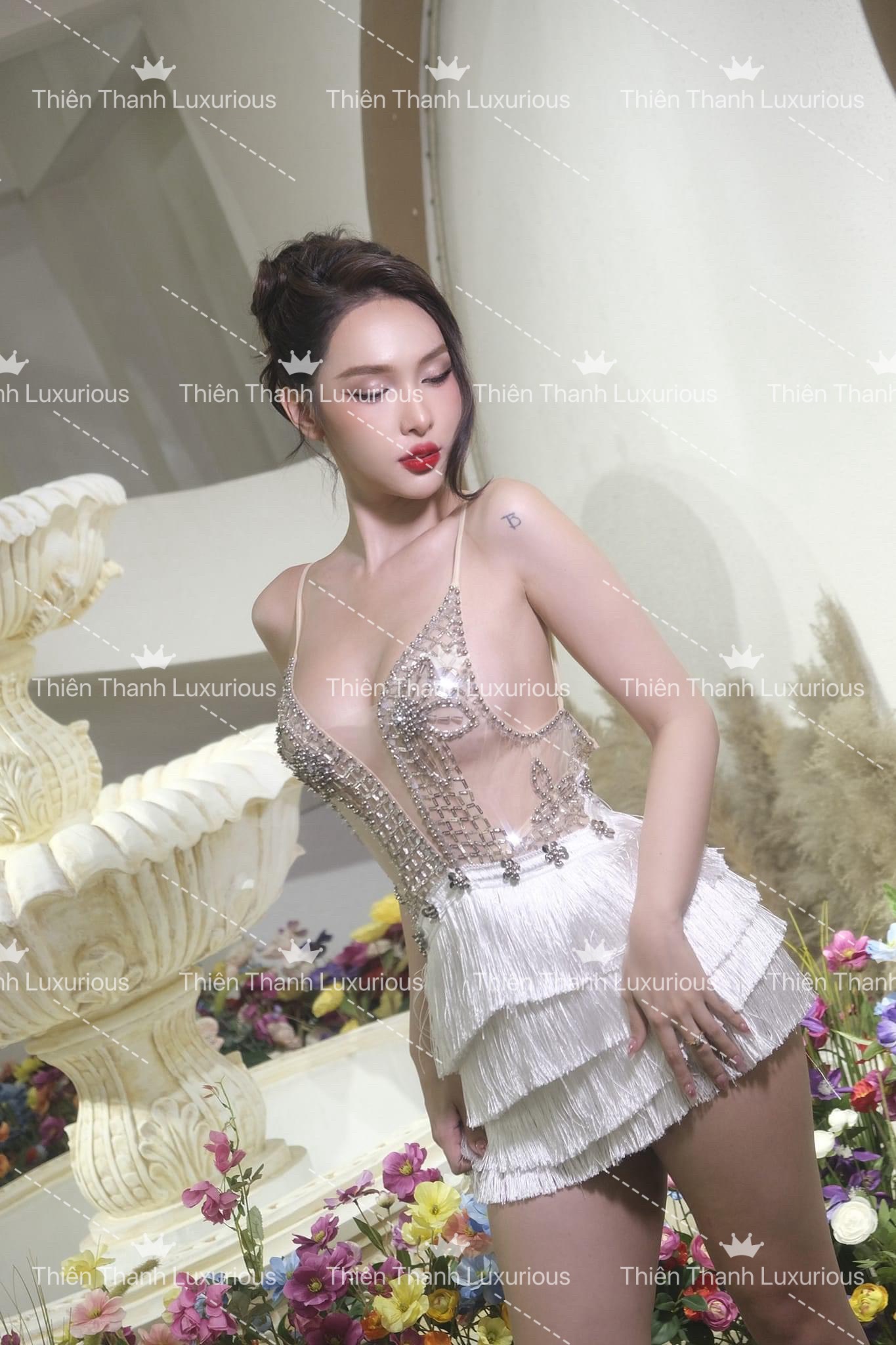 Đầm TK Ngắn Khoét Ngực Kết Tua Rua