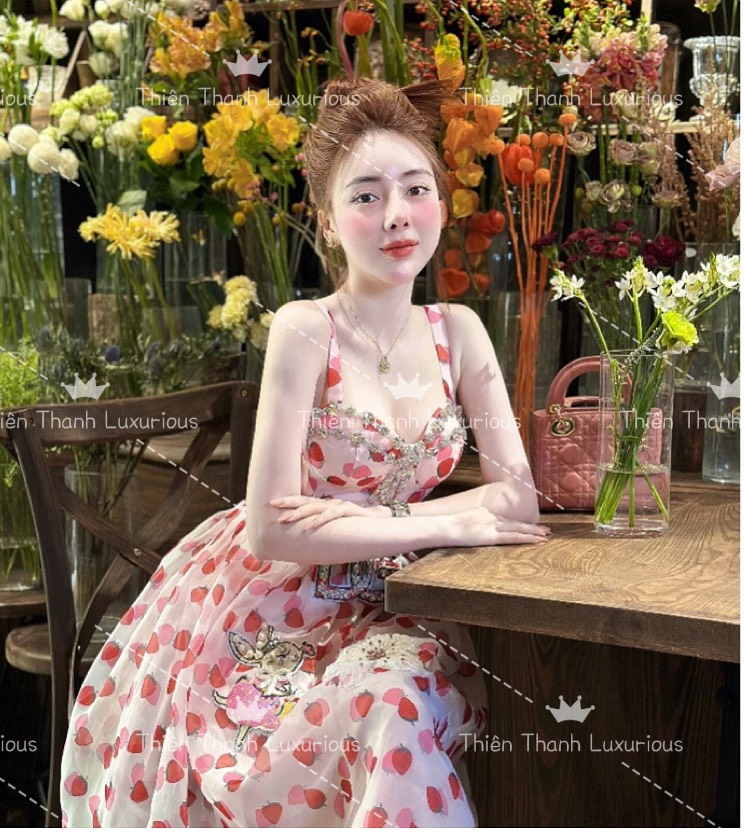 Đầm QCCC Dài Xoè Hai Dây Dâu Tây Cúp Ngực Đính Đá
