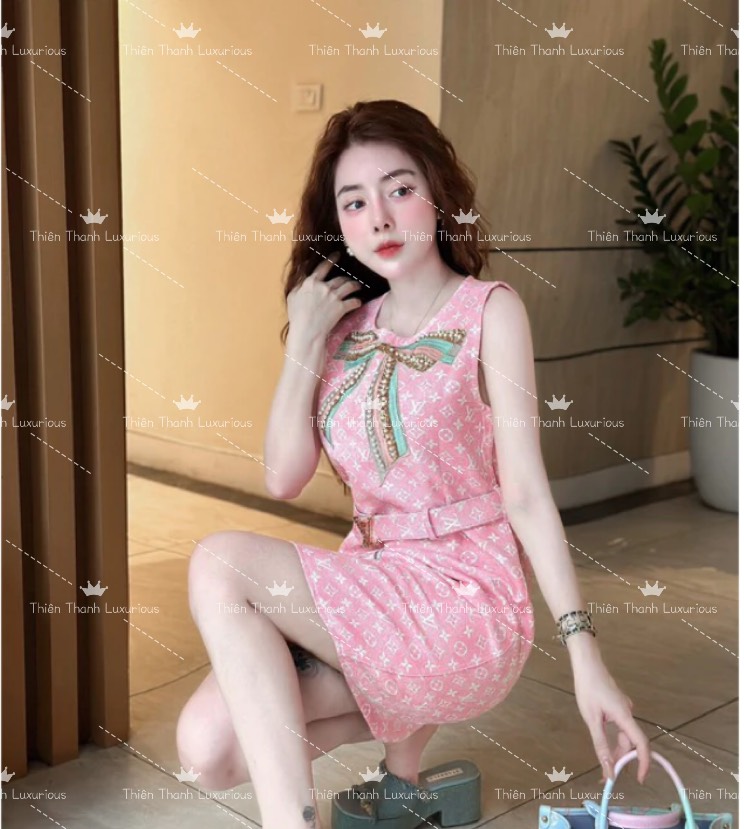 Váy QCCC Ngắn Hồng LV Kết Nơ Ngọc