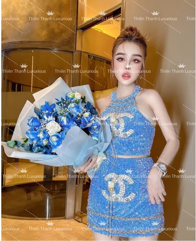 Set QCCC Chanel Ngắn Áo Cổ Yếm Mix Chân Váy Vẩy Cá Đính Đá