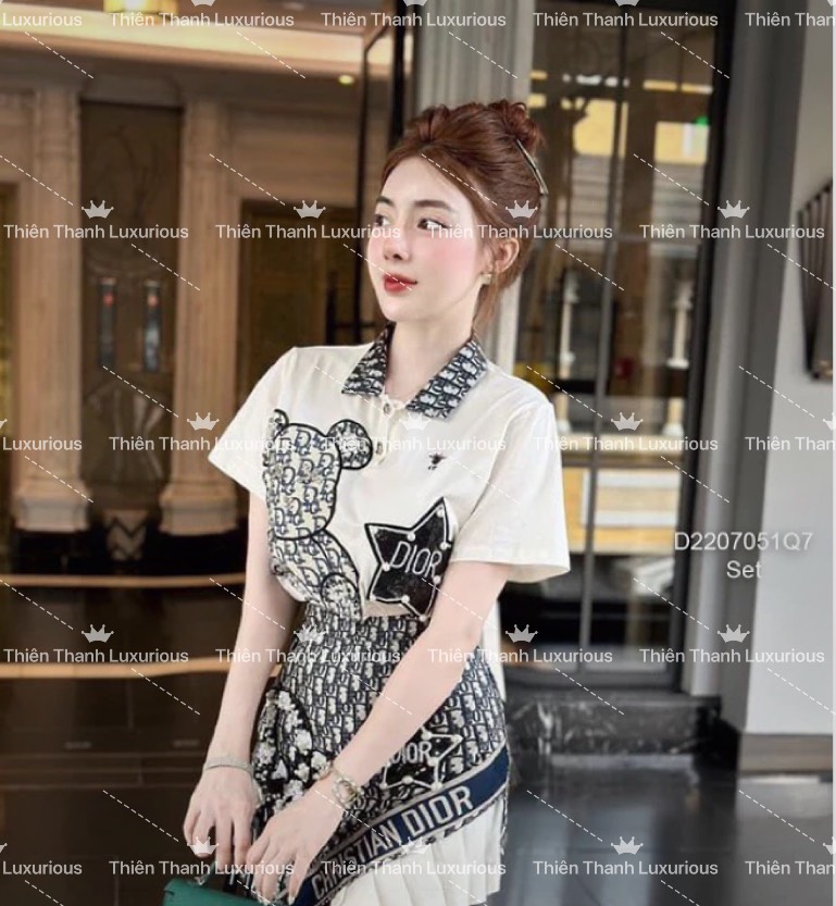 Set QCCC Dior Ngắn Áo Thun Thêu Gấu  Phối Chân Váy Chữ A