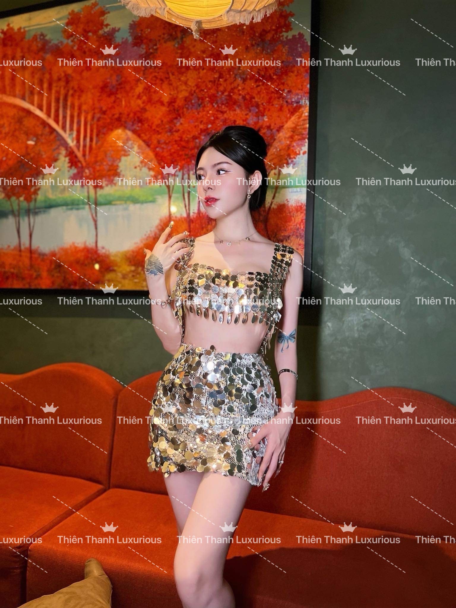 Set TK Ngắn Áo Croptop Hai Dây Kim Sa Vảy Tròn Mix Chân Váy