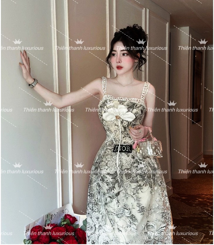 Đầm QCCC Dior Dài Hai Dây Hoạ Tiết Nổi