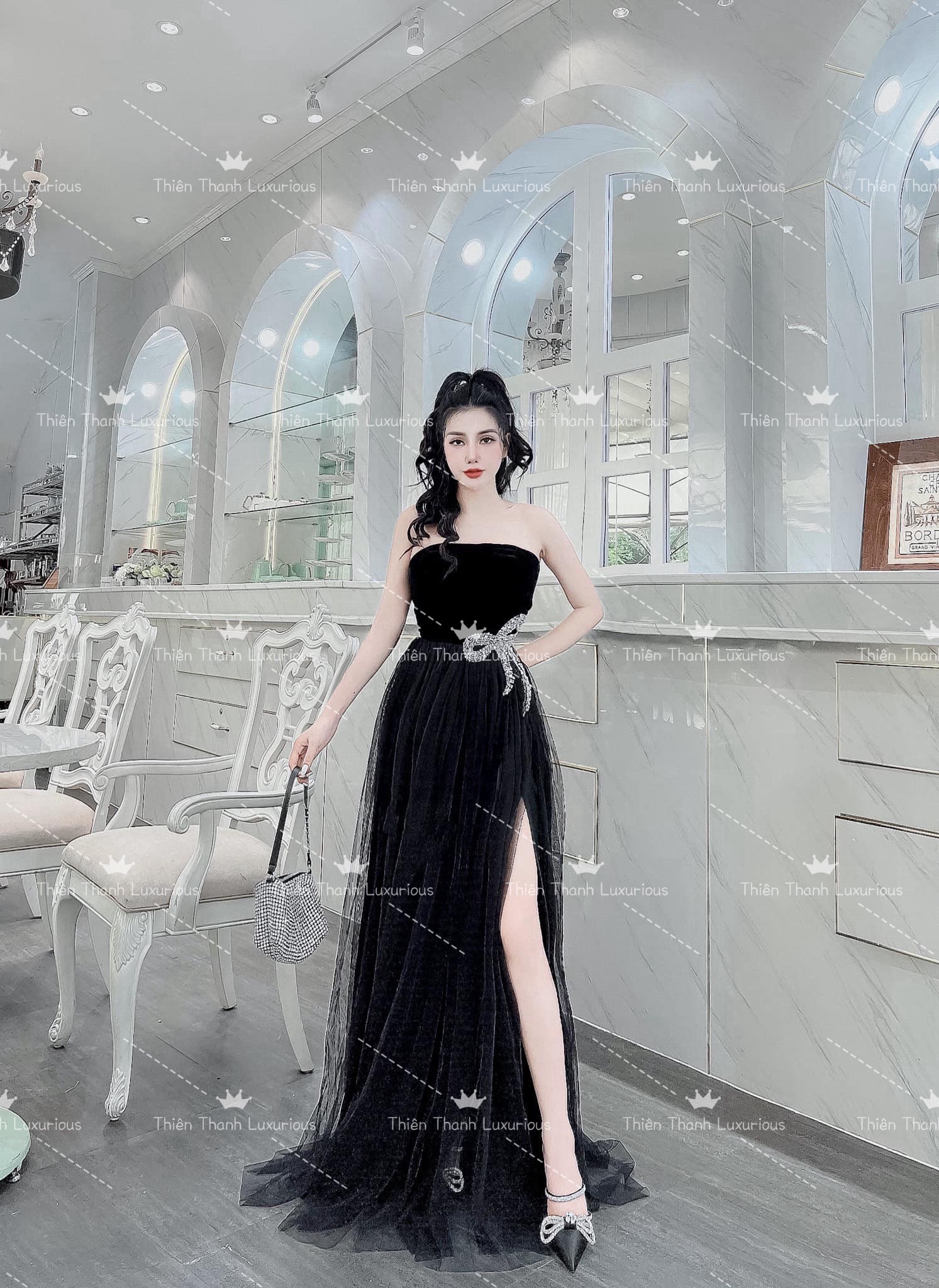 Đầm TK Dài Cúp Ngực Xẻ Tà Đính Đá Hình Nơ