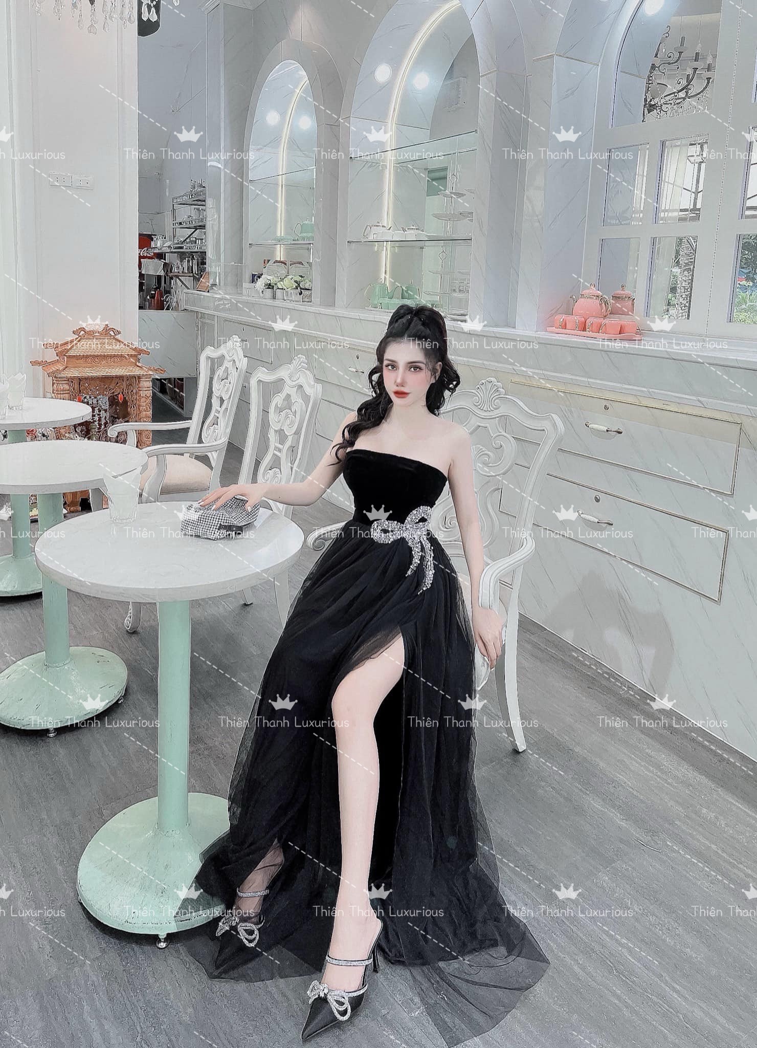 Đầm TK Dài Cúp Ngực Xẻ Tà Đính Đá Hình Nơ