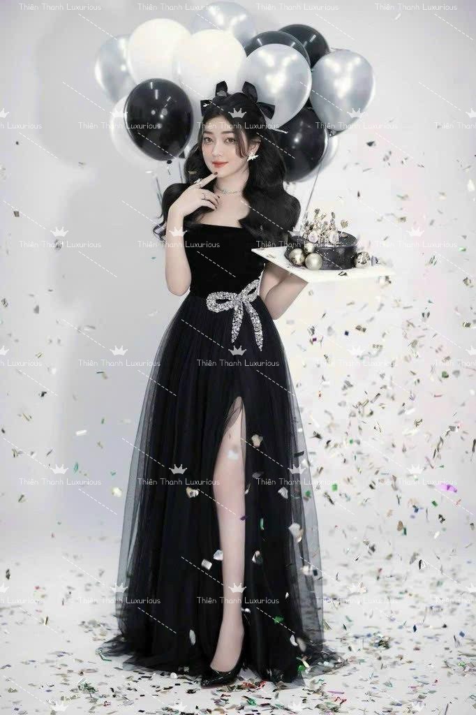 Đầm TK Dài Cúp Ngực Xẻ Tà Đính Đá Hình Nơ