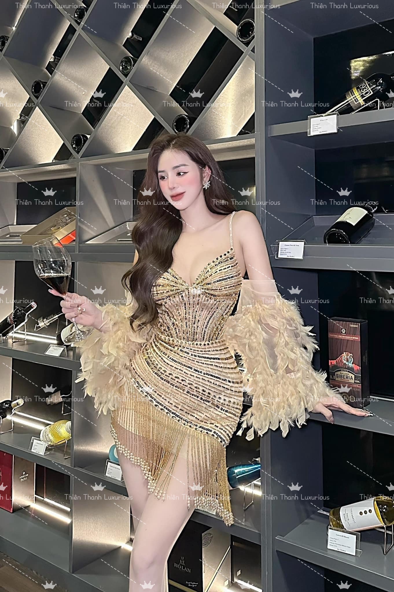 Đầm Hai Dây Ngắn Ống Tay Rơi Tua Rua Đính Kết