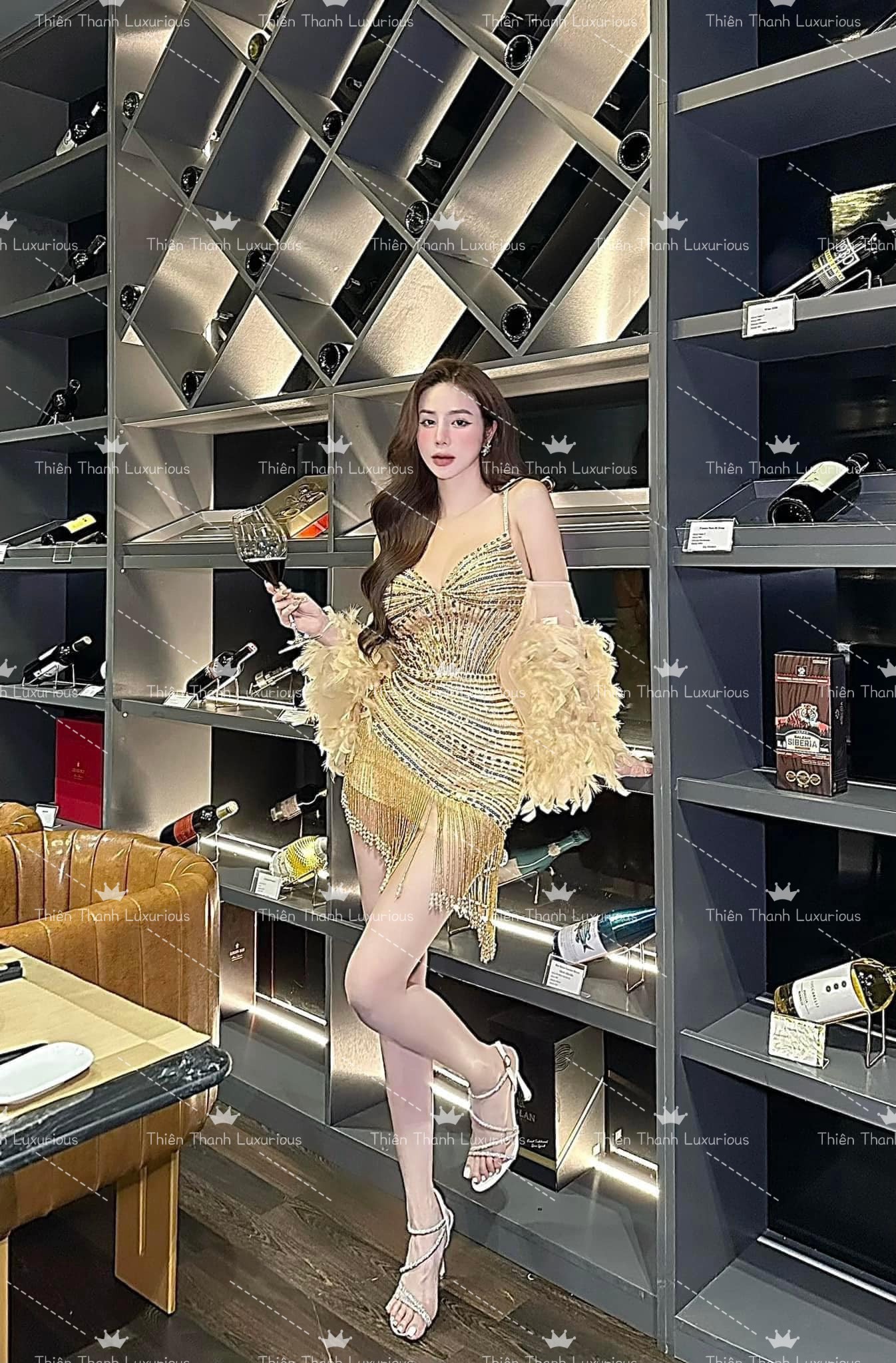 Đầm Hai Dây Ngắn Ống Tay Rơi Tua Rua Đính Kết
