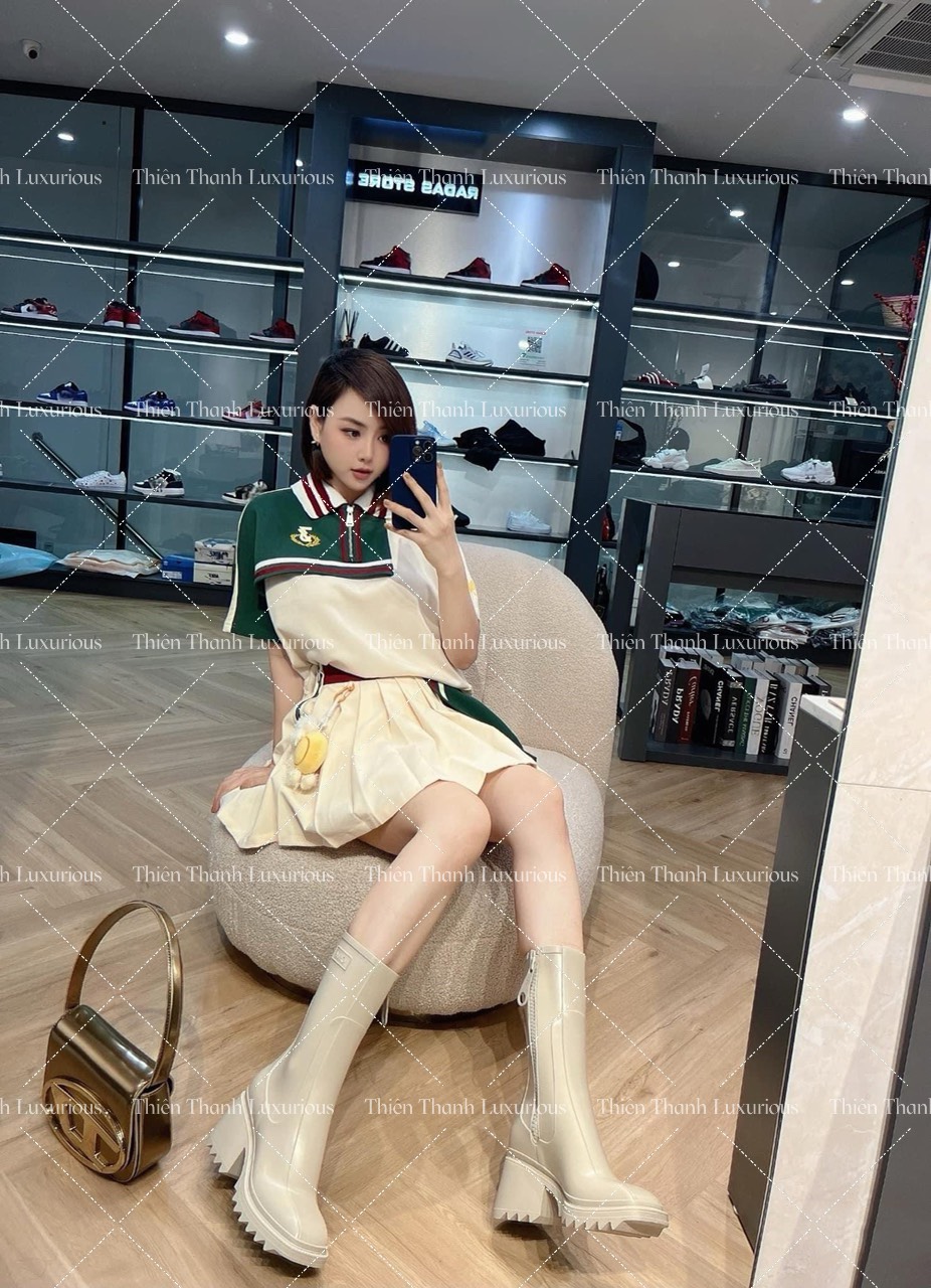 Set Áo Polo Phối Chân Váy Xếp Ly Đính Gấu Bông