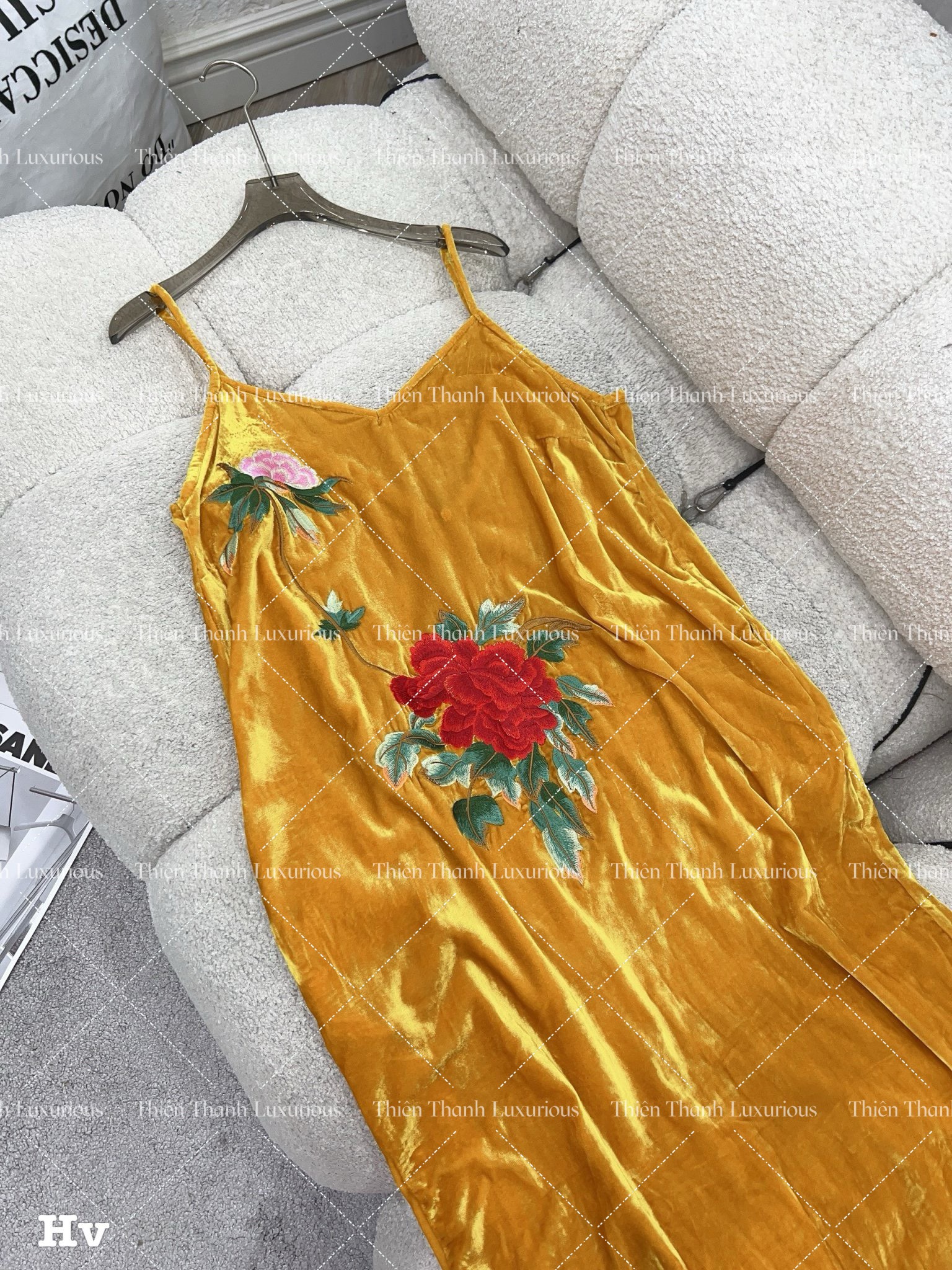 Đầm Nhung 2 Dây Babydoll Thêu Hoạ Tiết