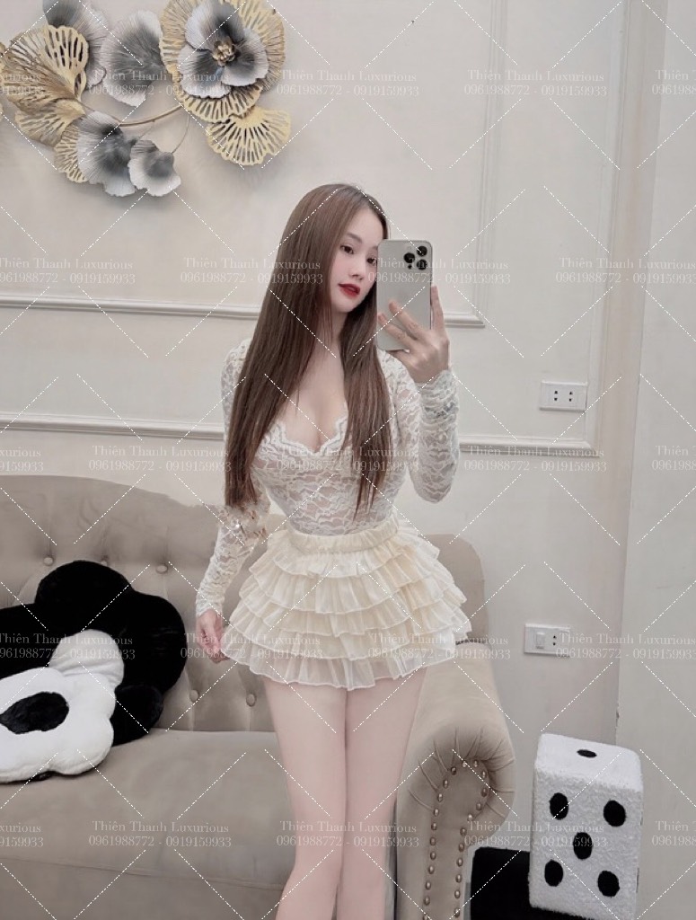Set Áo Ren Cổ V Tay Dài Phối Váy Xoè Tầng