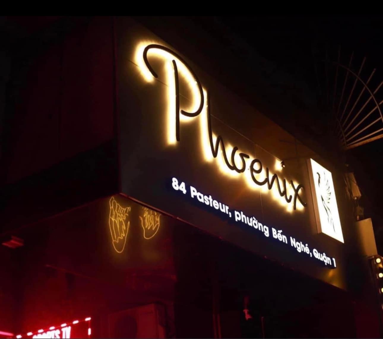 Tuyển Nữ Lady Phục Vụ Phoenix Pub Bar Quận 1