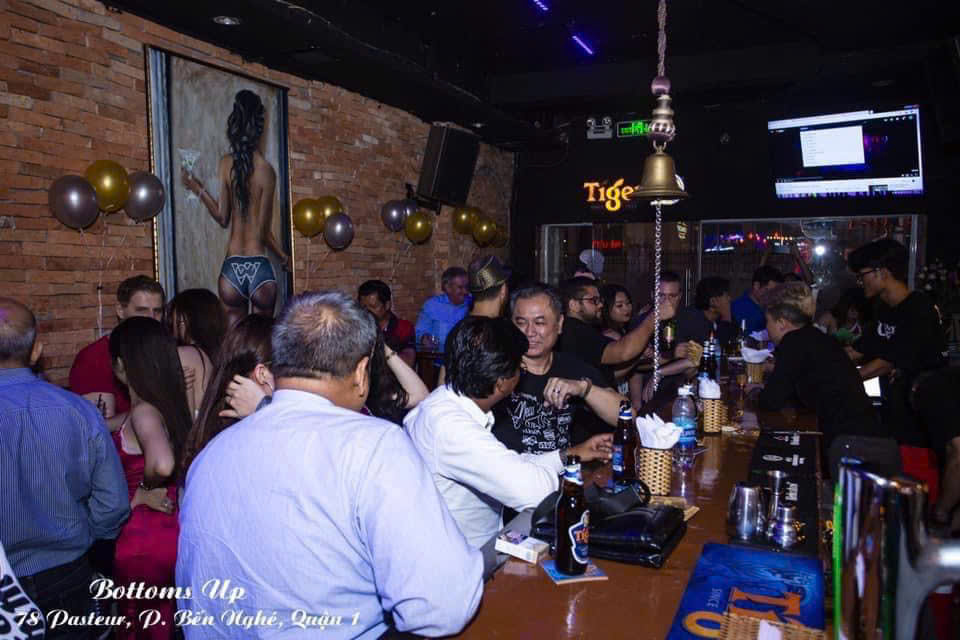 BOTTOMS UP BAR TUYỂN DỤNG 10 NỮ PHỤC VỤ LADY