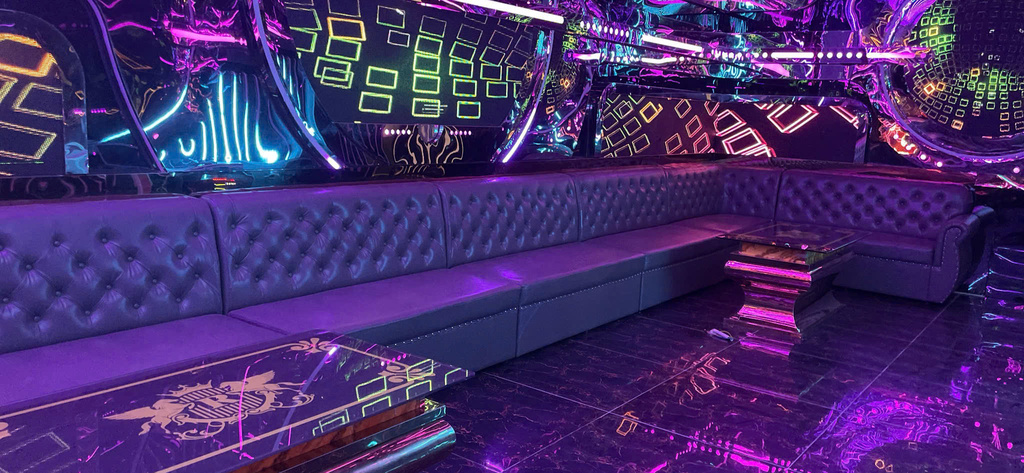 Karaoke 303 Phạm Văn Đồng, Gò Vấp