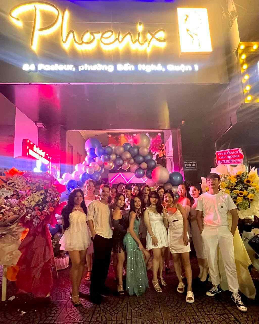 Phoenix Pub Bar - 84 Pastuer Quận 1