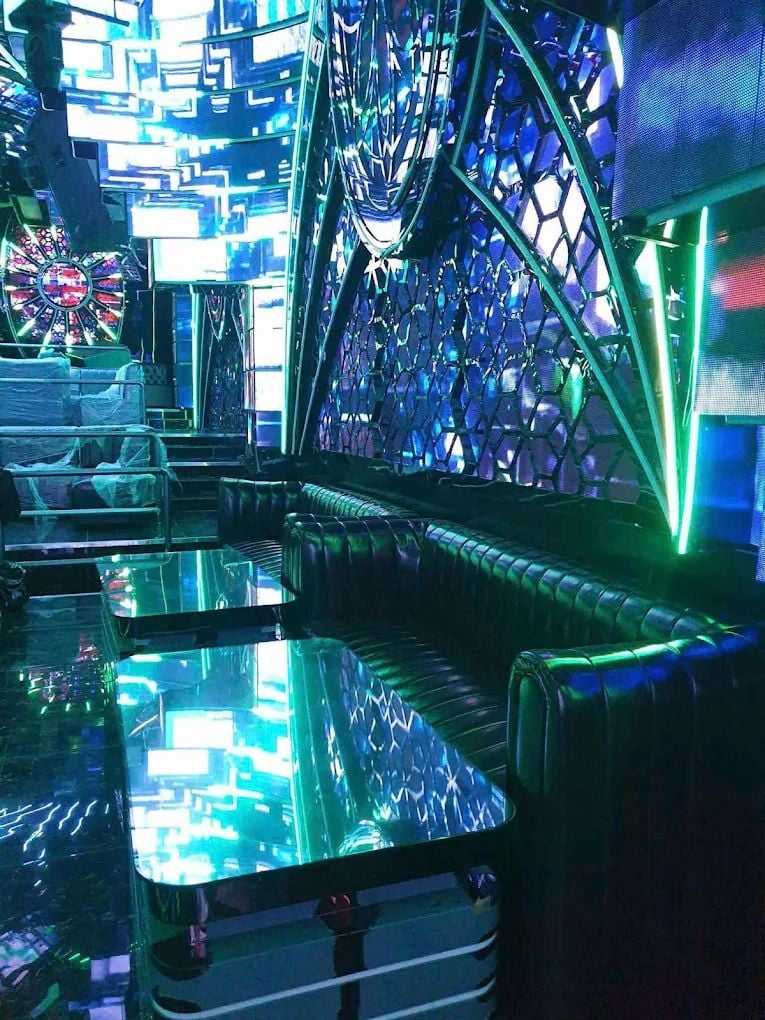 Newspace Ember 303 Lounge - Phạm Văn Đồng, Gò Vấp