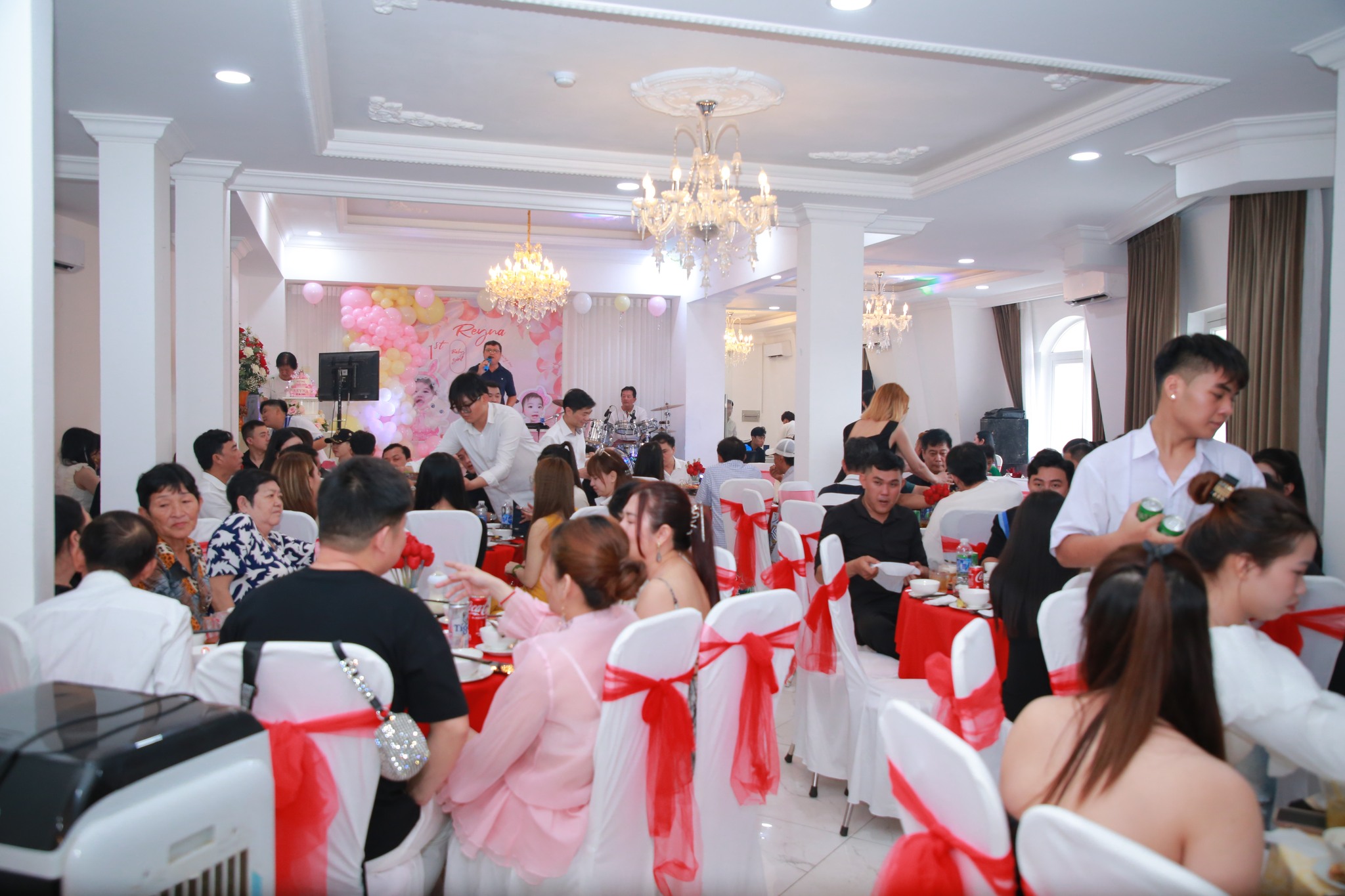 Nhà Hàng Phương Đông - 970 Tạ Quang Bửu, Quận 8