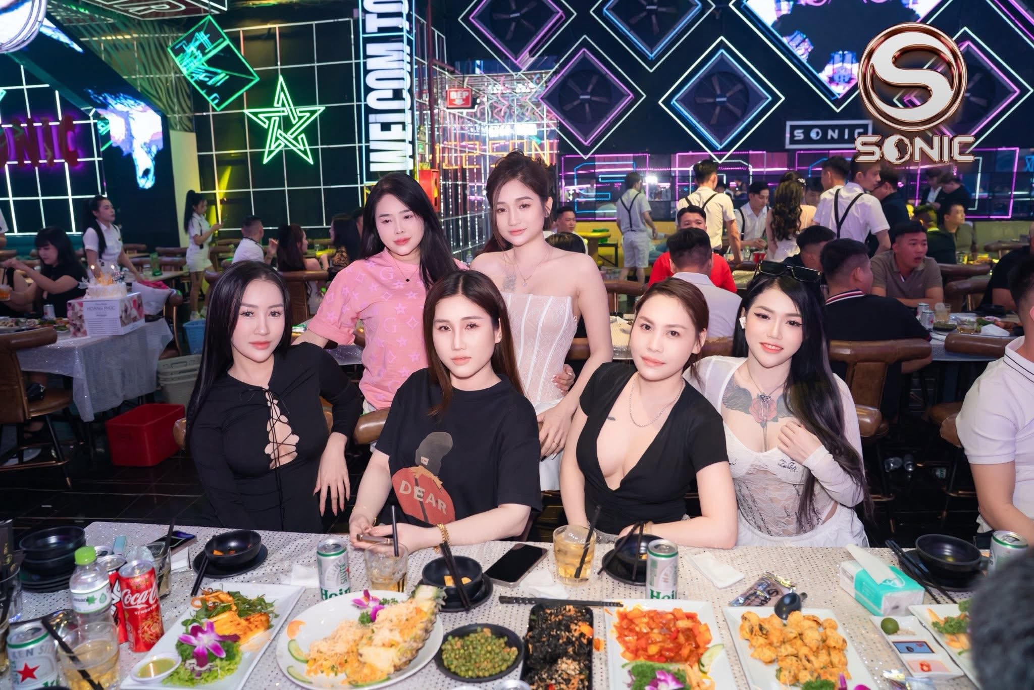 Sonic Beer Garden - 89 Tân Sơn Nhì