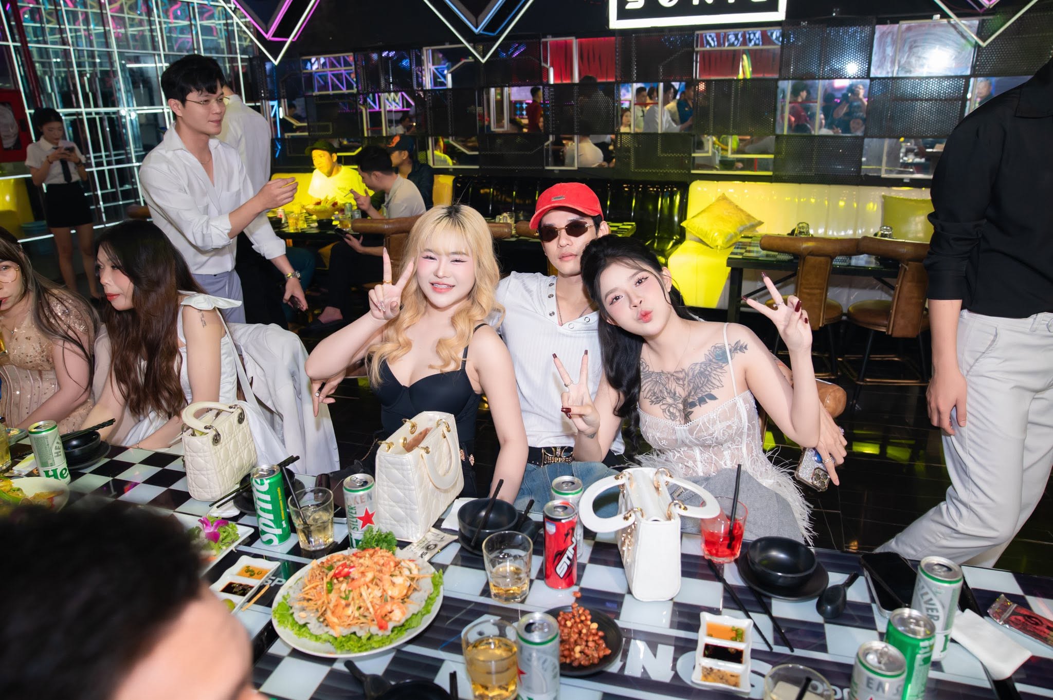 Sonic Beer Garden - 89 Tân Sơn Nhì
