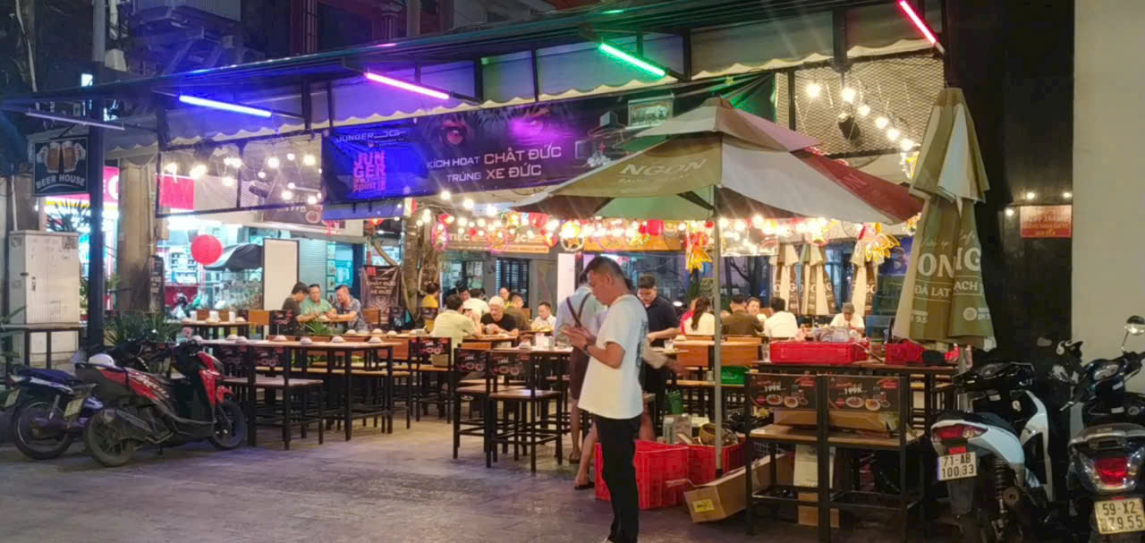 Beer House - Số 2 Quách Văn Tuấn, Quận Tân Bình