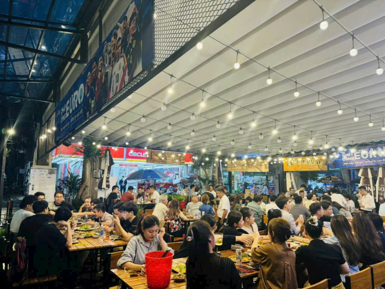 Beer House - Số 2 Quách Văn Tuấn, Quận Tân Bình