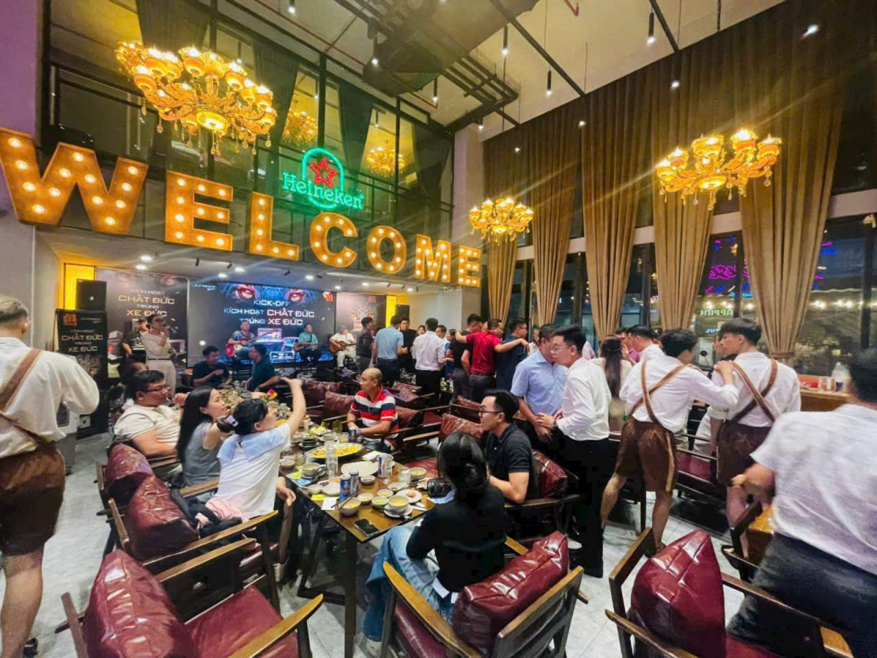 Beer House - Số 2 Quách Văn Tuấn, Quận Tân Bình