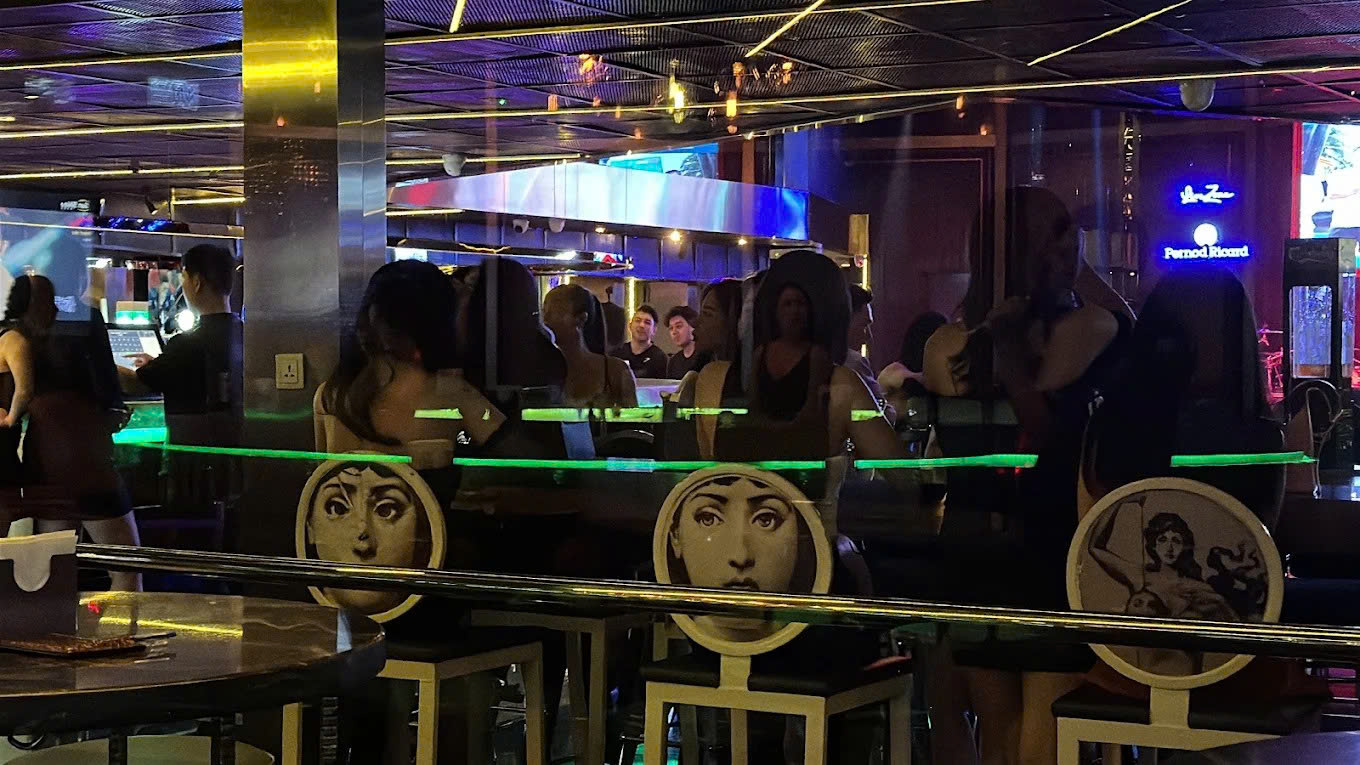 Catwalk Night Spot - New World - 76 Lê Lai