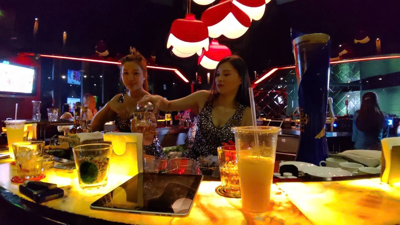 Catwalk Night Spot - New World - 76 Lê Lai
