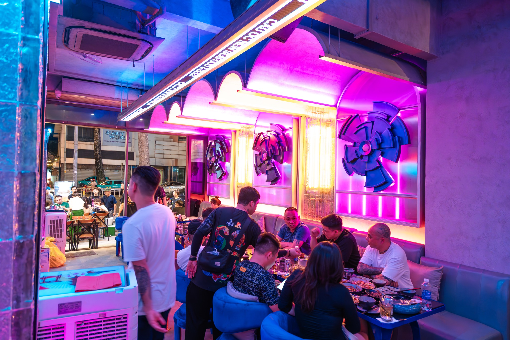 CẬU ỐC Seafood & Beer - 84 Trần Hưng Đạo, Quận 1