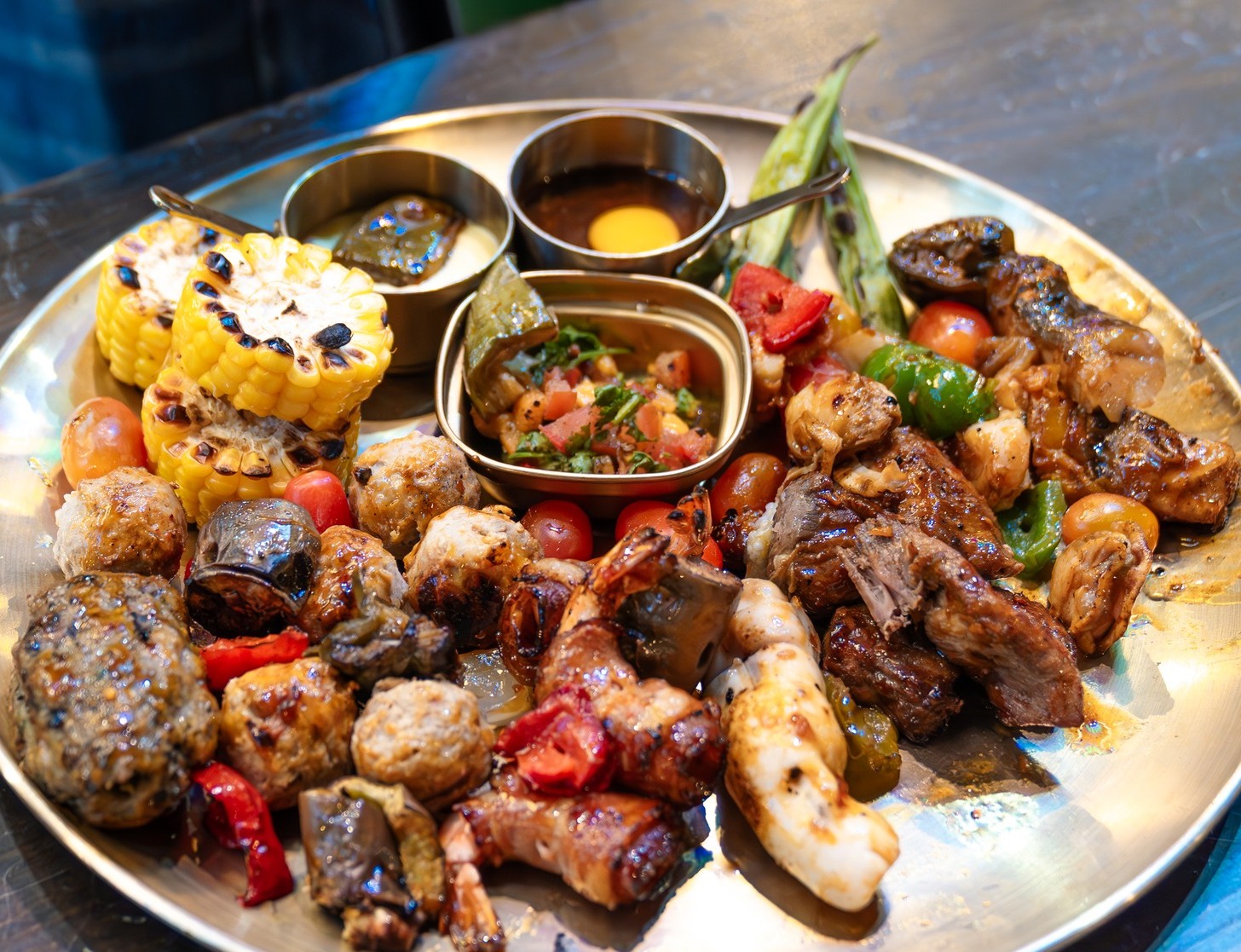 CẬU ỐC Seafood & Beer - 84 Trần Hưng Đạo, Quận 1