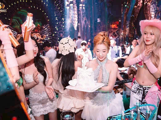 Empire Club – 8 Nguyễn Văn Tráng, Quận 1