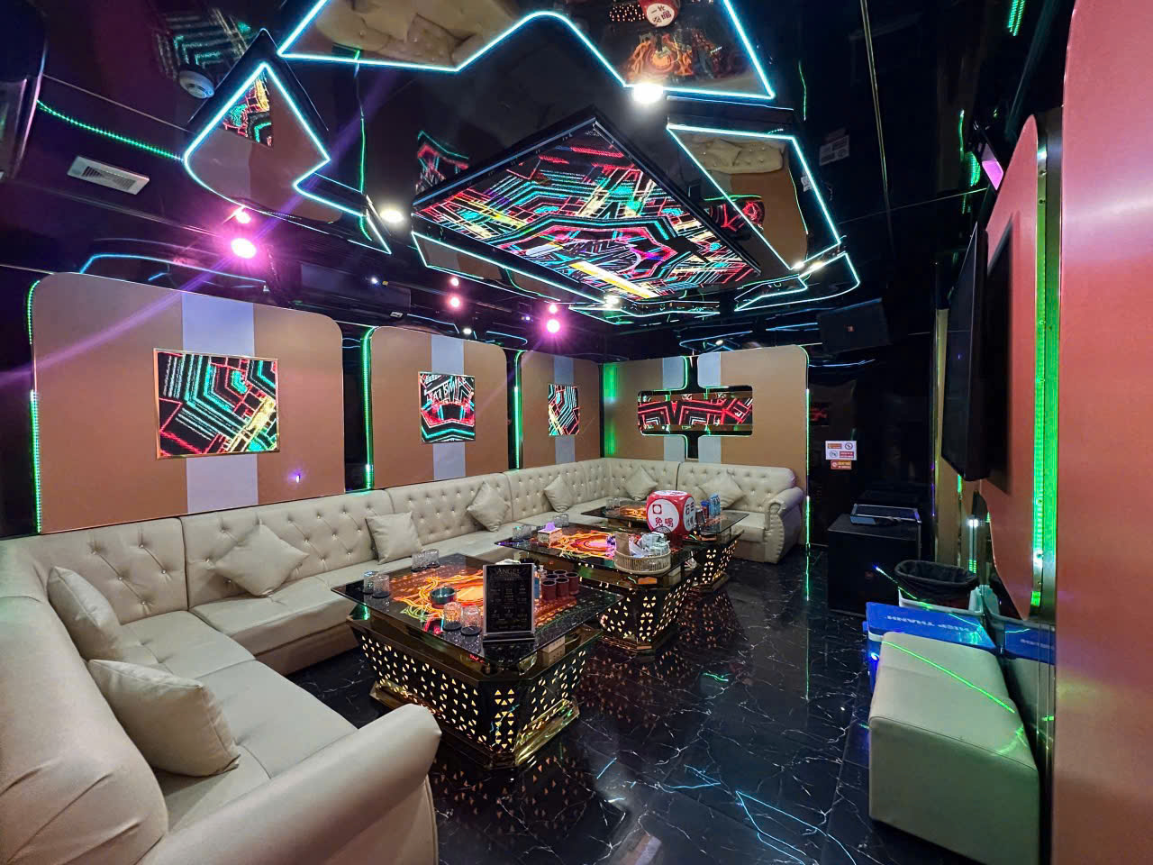 Karaoke ANGEL - KTV 41 Nguyễn Duy Dương, Quận 5
